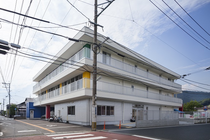 鉄骨造　城山幼稚園5、外観全景5玄関側から